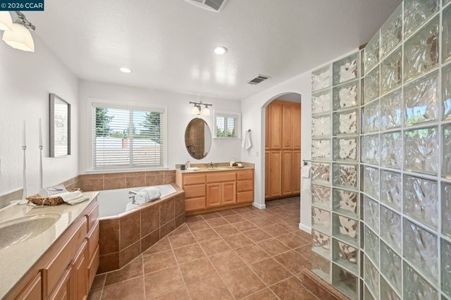 102 Henson Creek Ct, Martinez, CA 94553