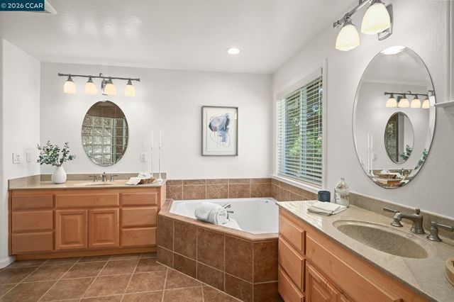 102 Henson Creek Ct, Martinez, CA 94553