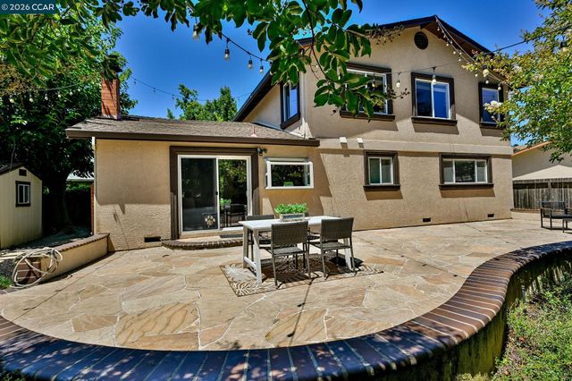 102 Henson Creek Ct, Martinez, CA 94553