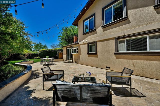 102 Henson Creek Ct, Martinez, CA 94553