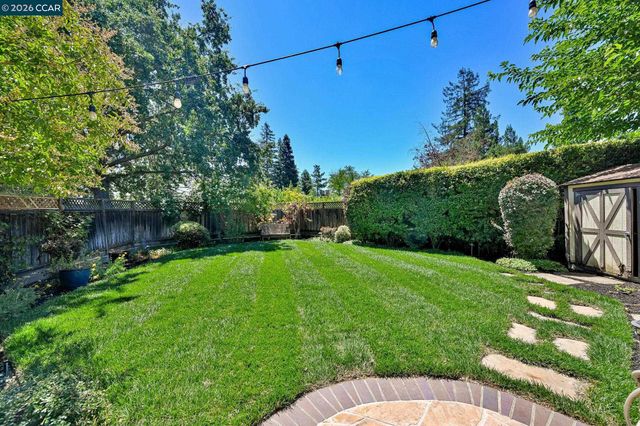 102 Henson Creek Ct, Martinez, CA 94553