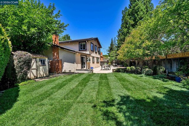 102 Henson Creek Ct, Martinez, CA 94553