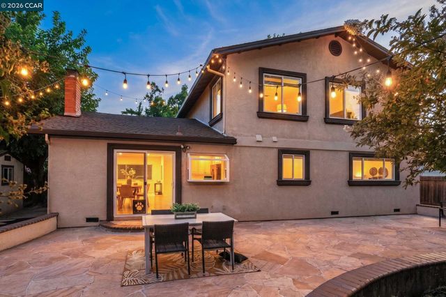 102 Henson Creek Ct, Martinez, CA 94553