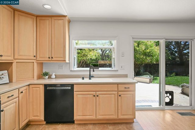 102 Henson Creek Ct, Martinez, CA 94553