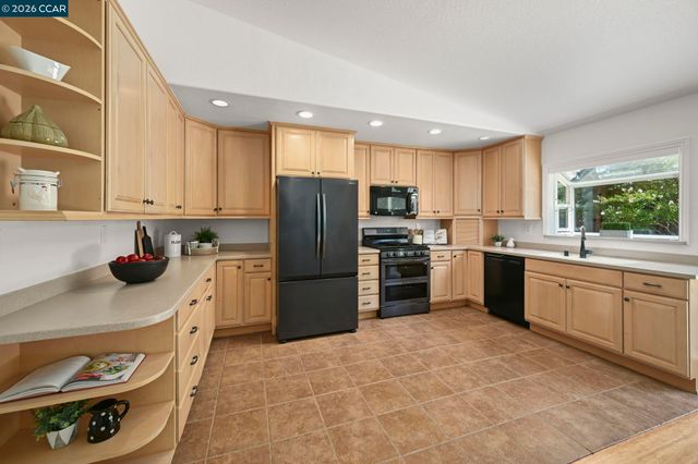 102 Henson Creek Ct, Martinez, CA 94553