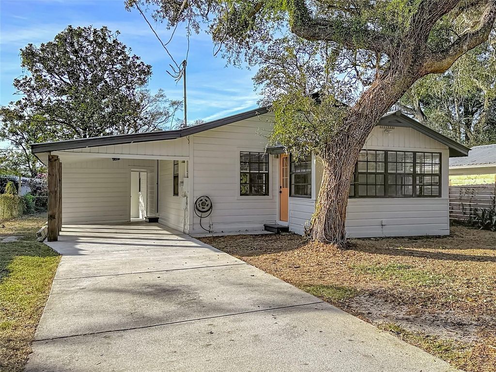 Image 2 of property listing at 8906 N ORLEANS AVENUE, Tampa, FL 33604