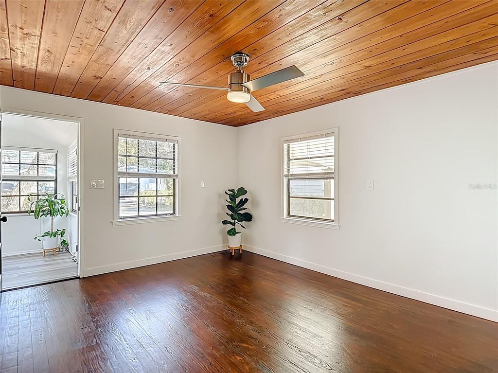 Image 11 of property listing at 8906 N ORLEANS AVENUE, Tampa, FL 33604