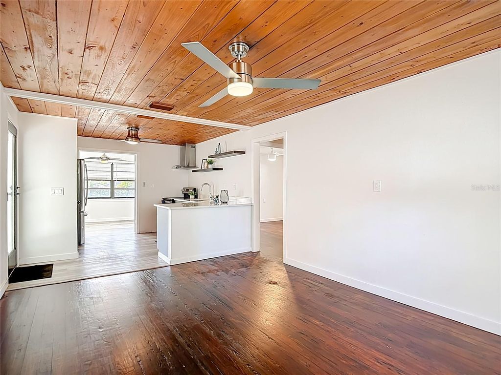 Image 13 of property listing at 8906 N ORLEANS AVENUE, Tampa, FL 33604