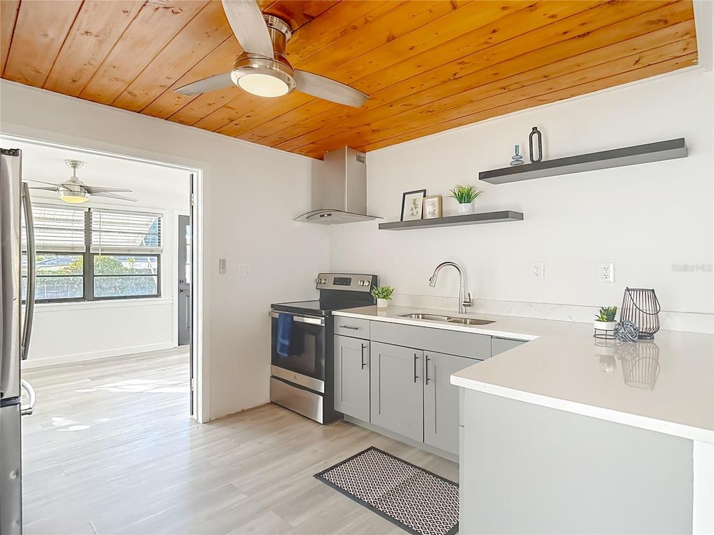 Image 14 of property listing at 8906 N ORLEANS AVENUE, Tampa, FL 33604