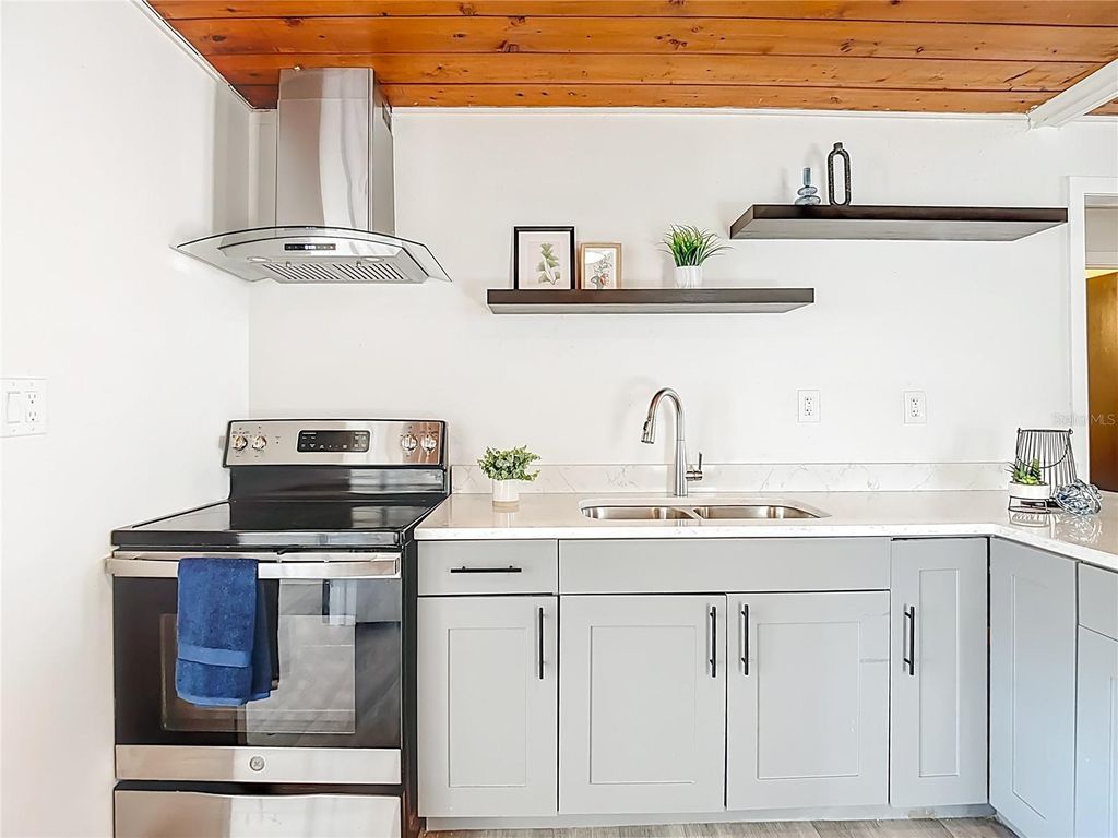 Image 16 of property listing at 8906 N ORLEANS AVENUE, Tampa, FL 33604