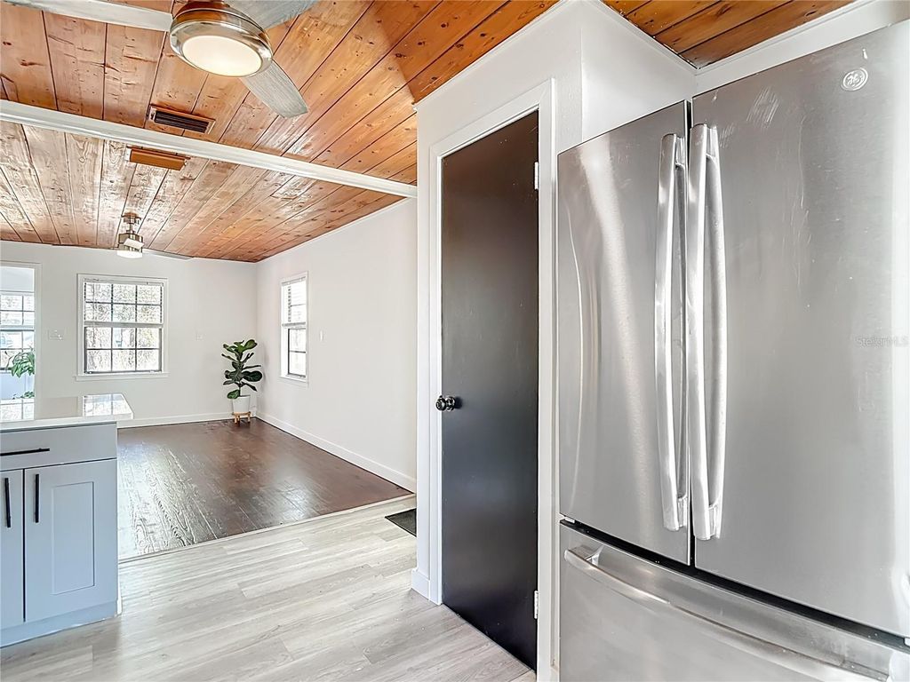 Image 17 of property listing at 8906 N ORLEANS AVENUE, Tampa, FL 33604