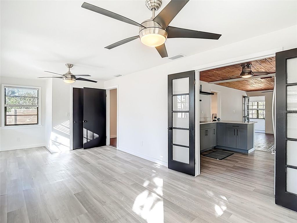 Image 20 of property listing at 8906 N ORLEANS AVENUE, Tampa, FL 33604