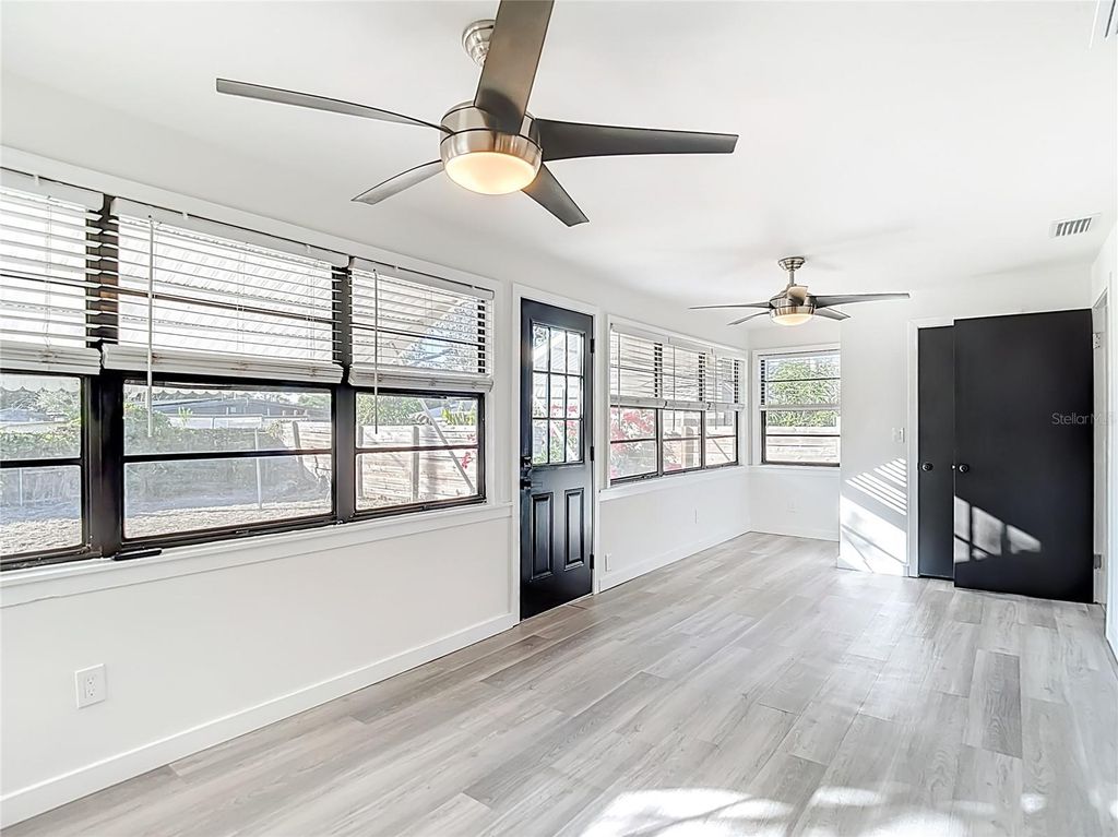 Image 21 of property listing at 8906 N ORLEANS AVENUE, Tampa, FL 33604