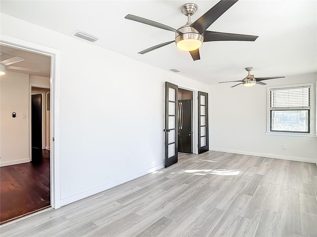 Image 23 of property listing at 8906 N ORLEANS AVENUE, Tampa, FL 33604