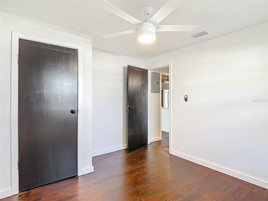 Image 30 of property listing at 8906 N ORLEANS AVENUE, Tampa, FL 33604