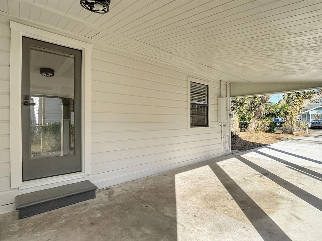 Image 31 of property listing at 8906 N ORLEANS AVENUE, Tampa, FL 33604