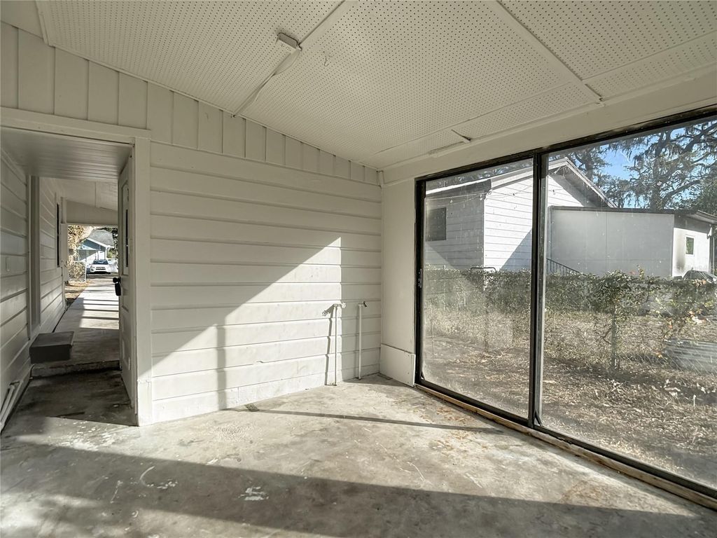 Image 35 of property listing at 8906 N ORLEANS AVENUE, Tampa, FL 33604