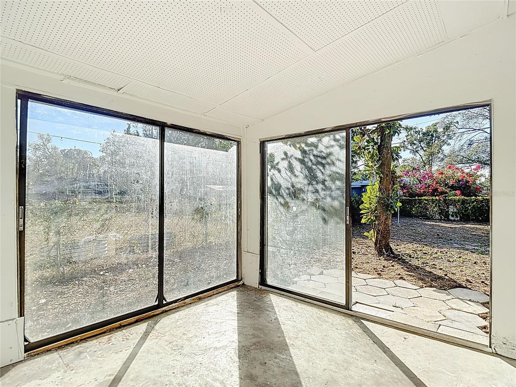 Image 36 of property listing at 8906 N ORLEANS AVENUE, Tampa, FL 33604