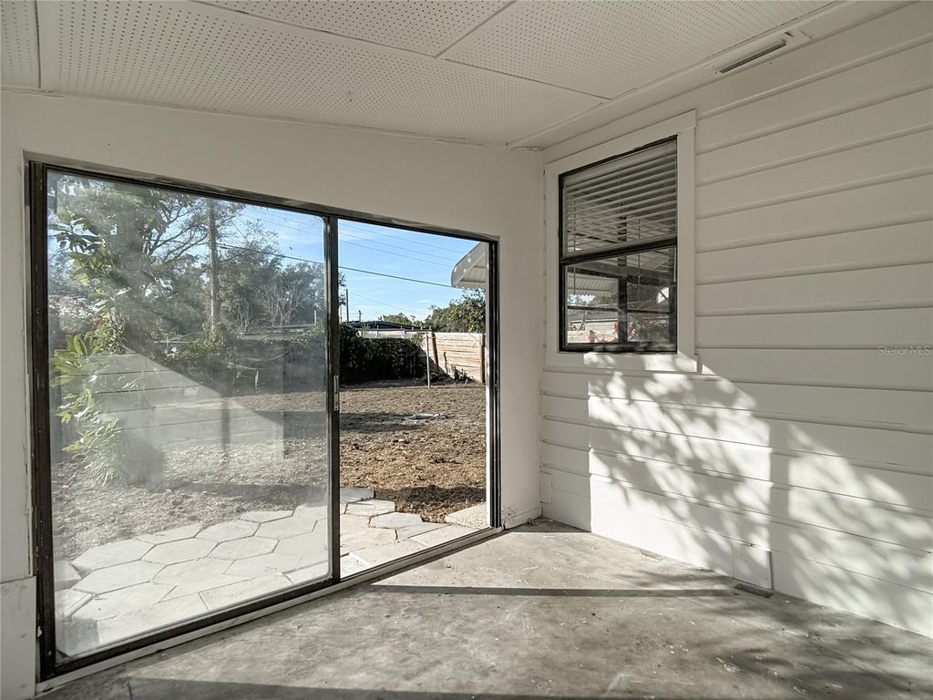 Image 37 of property listing at 8906 N ORLEANS AVENUE, Tampa, FL 33604