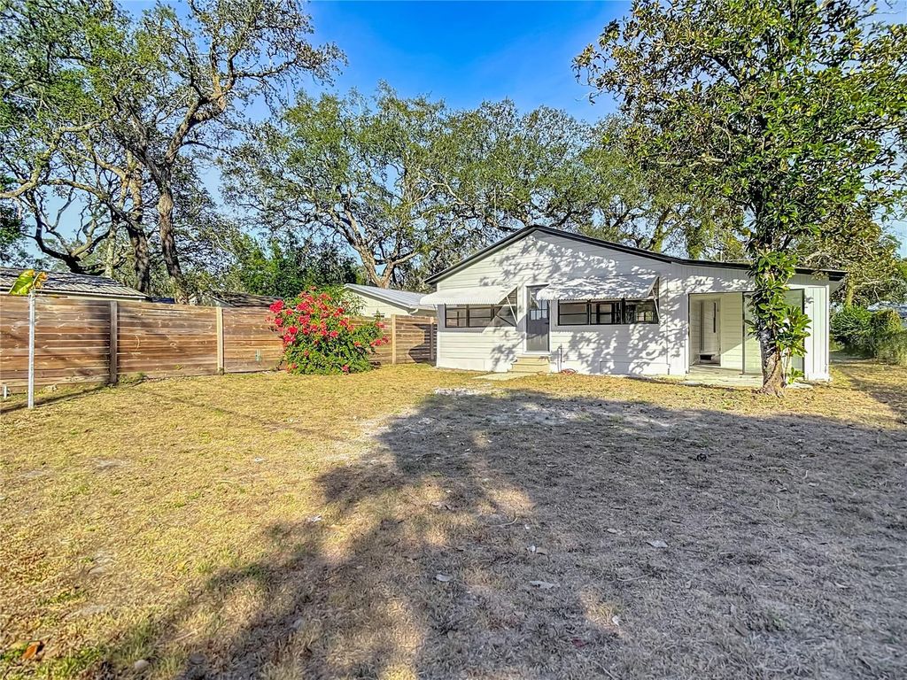Image 39 of property listing at 8906 N ORLEANS AVENUE, Tampa, FL 33604