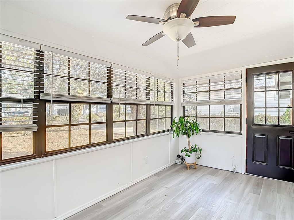 Image 5 of property listing at 8906 N ORLEANS AVENUE, Tampa, FL 33604