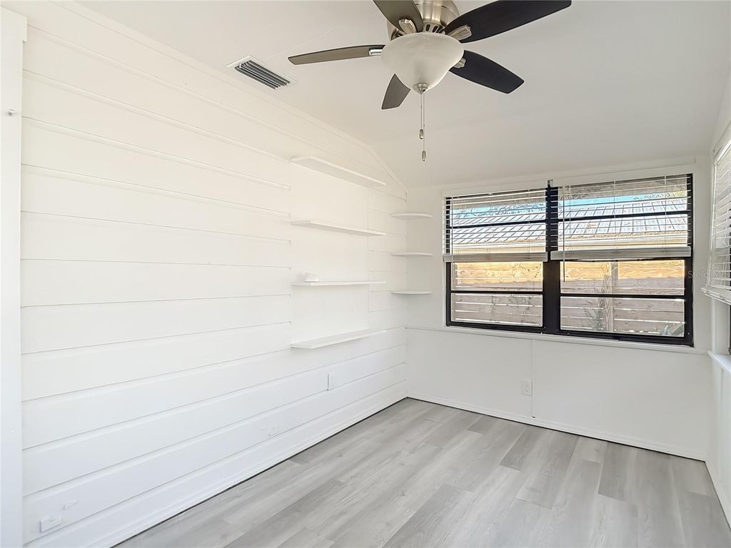 Image 7 of property listing at 8906 N ORLEANS AVENUE, Tampa, FL 33604