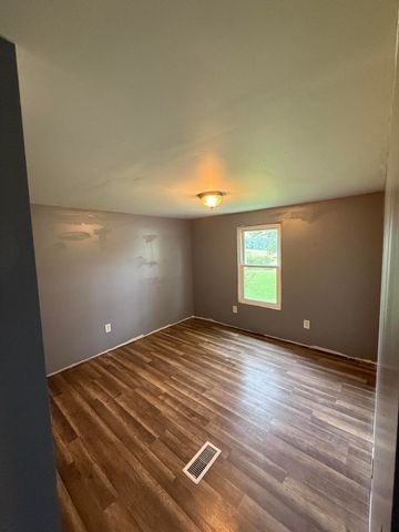 235 Pine Grove School Road, London, KY 40744