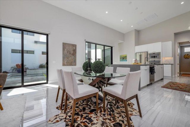 151 Holliday Way, Palm Springs, CA 92262