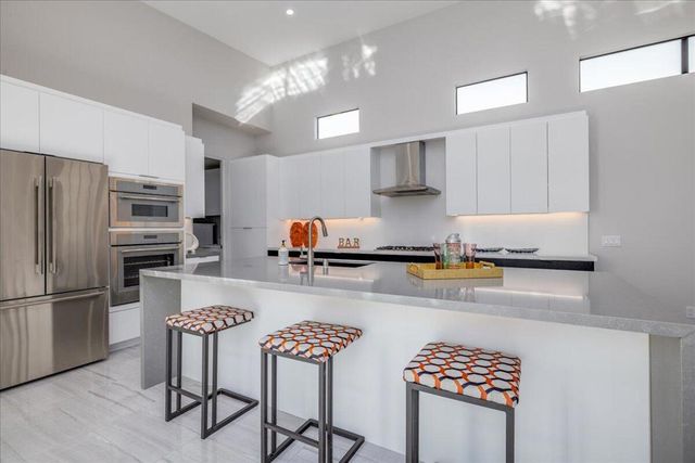 151 Holliday Way, Palm Springs, CA 92262