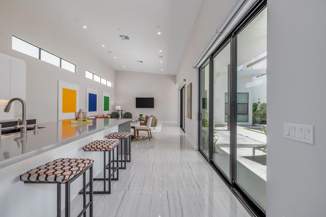 151 Holliday Way, Palm Springs, CA 92262