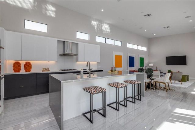 151 Holliday Way, Palm Springs, CA 92262