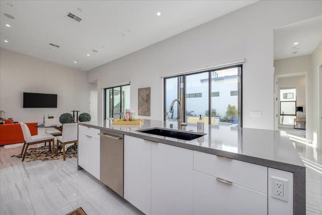 151 Holliday Way, Palm Springs, CA 92262