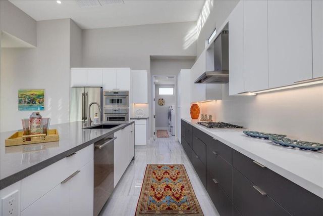 151 Holliday Way, Palm Springs, CA 92262