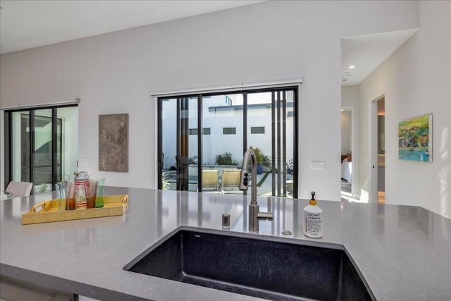 151 Holliday Way, Palm Springs, CA 92262