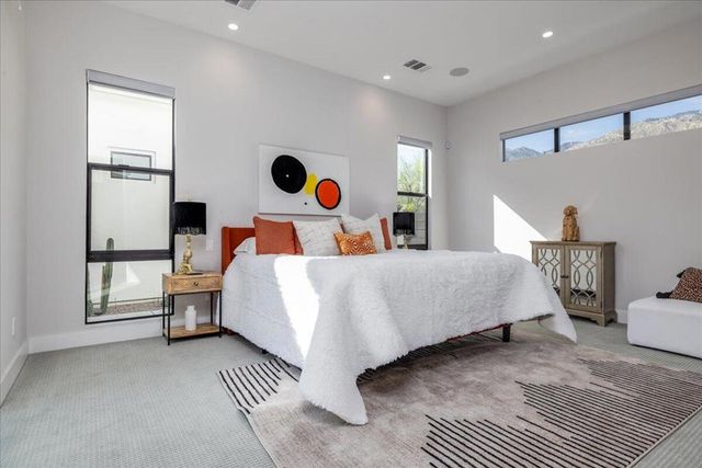 151 Holliday Way, Palm Springs, CA 92262