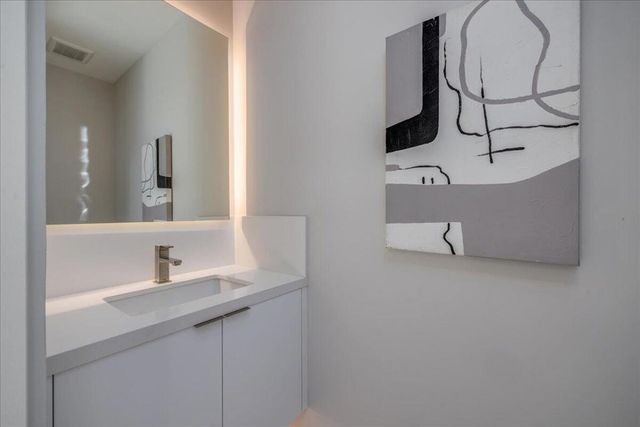 151 Holliday Way, Palm Springs, CA 92262