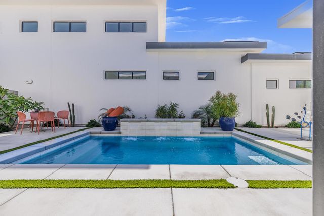 151 Holliday Way, Palm Springs, CA 92262