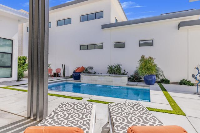 151 Holliday Way, Palm Springs, CA 92262