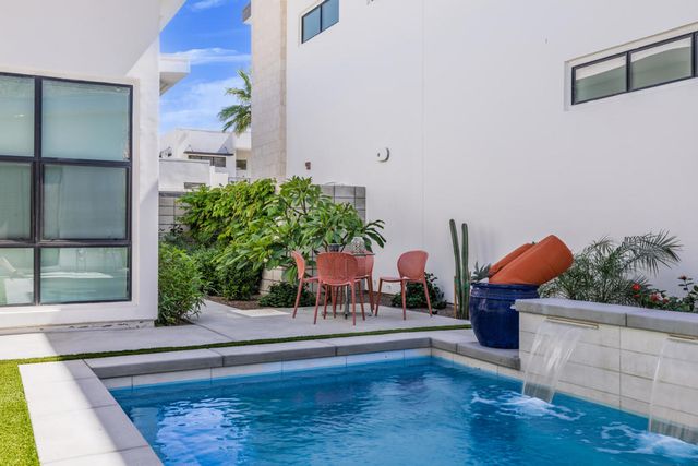 151 Holliday Way, Palm Springs, CA 92262