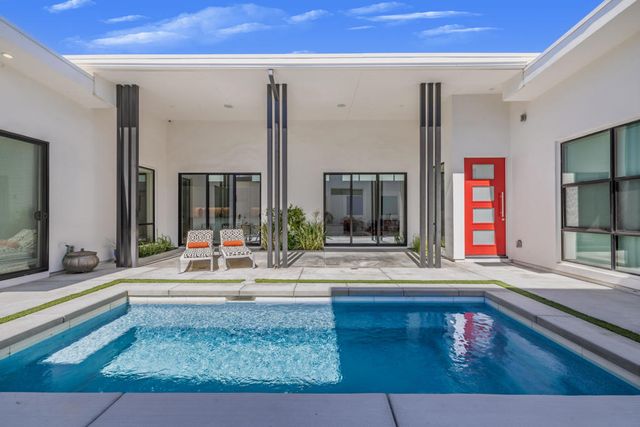 151 Holliday Way, Palm Springs, CA 92262