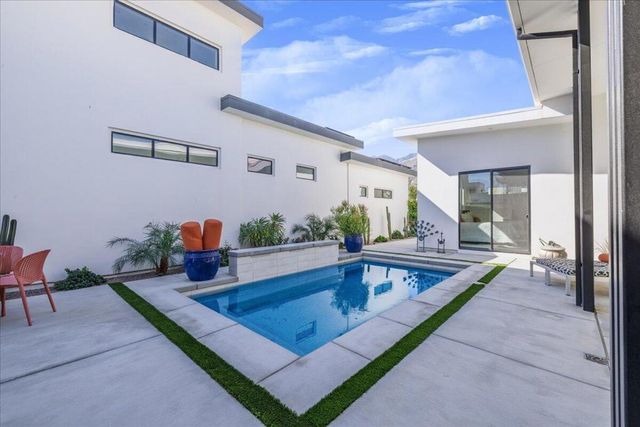 151 Holliday Way, Palm Springs, CA 92262