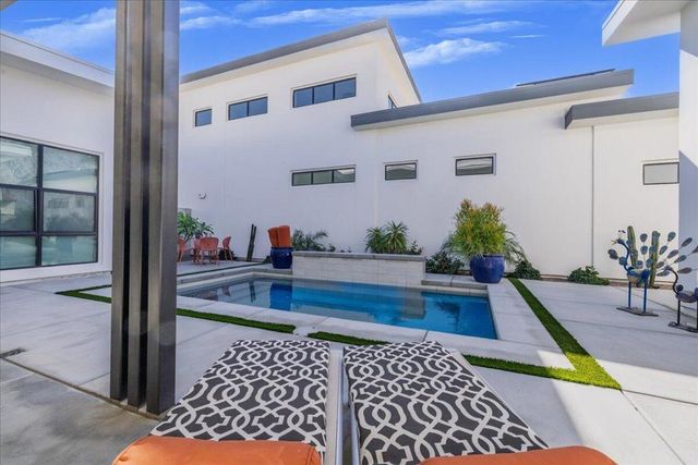 151 Holliday Way, Palm Springs, CA 92262