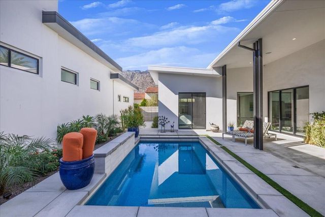 151 Holliday Way, Palm Springs, CA 92262