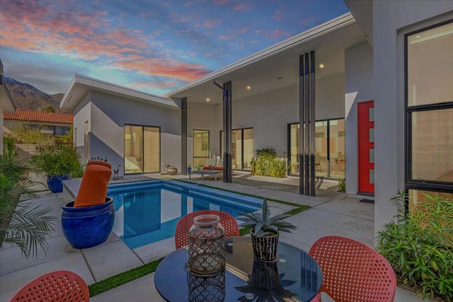 151 Holliday Way, Palm Springs, CA 92262