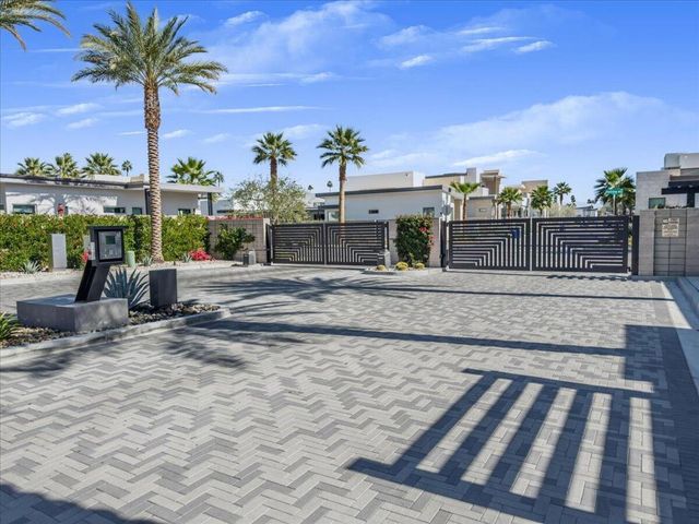 151 Holliday Way, Palm Springs, CA 92262