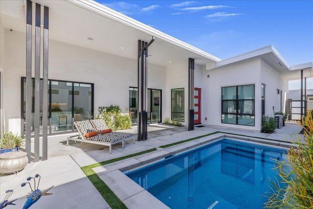 151 Holliday Way, Palm Springs, CA 92262