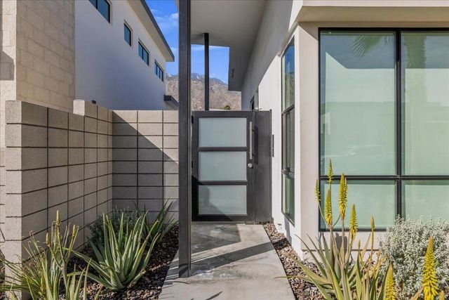 151 Holliday Way, Palm Springs, CA 92262