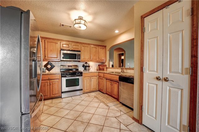 2318 Independence Road, Cedarville, AR 72932