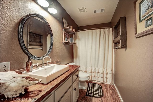 2318 Independence Road, Cedarville, AR 72932