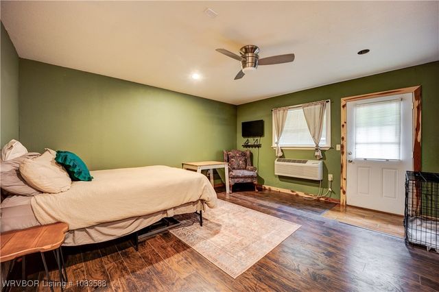 2318 Independence Road, Cedarville, AR 72932